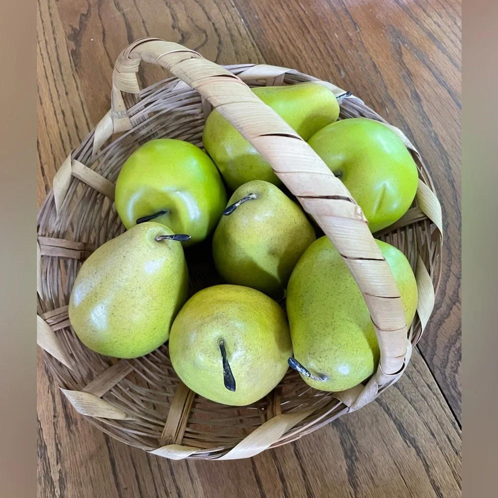 Vintage woven wicker basket and 7 faux fruit that each weigh about 3 ounces